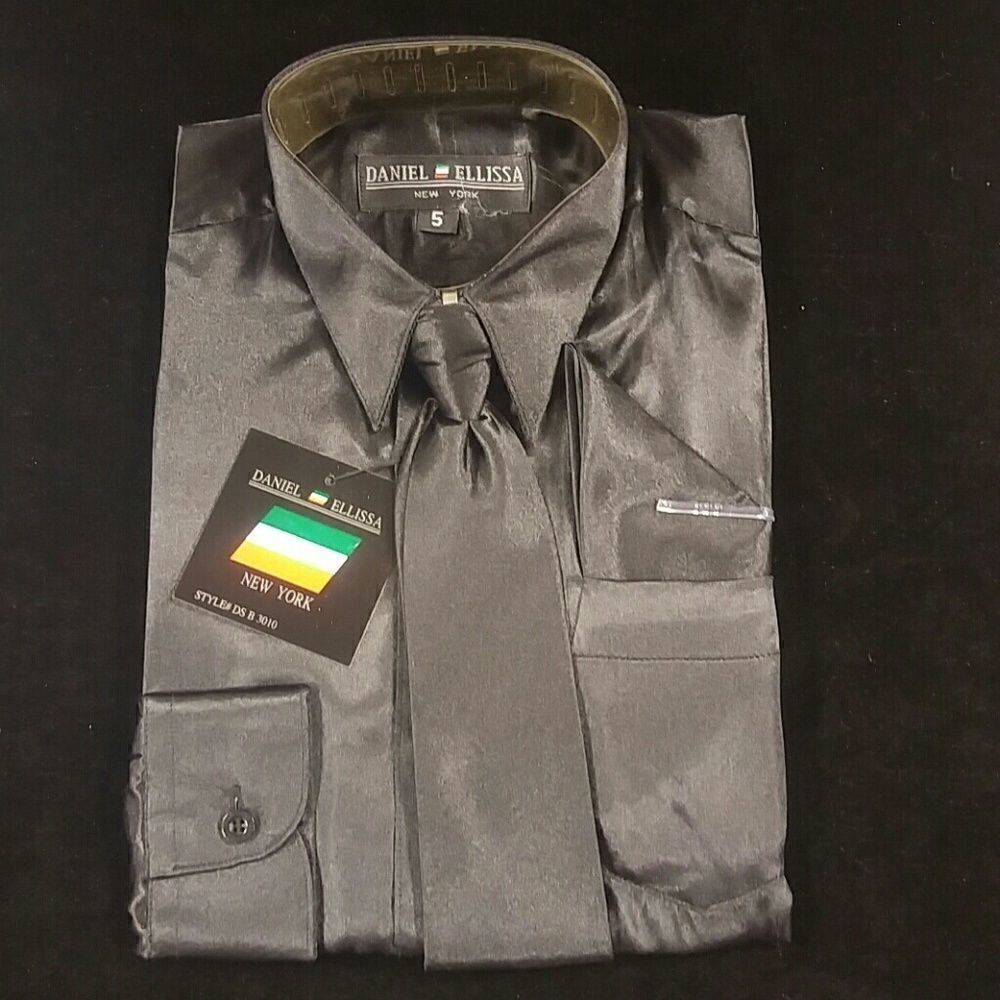 BOY'S DRESS SHIRT WITH TIE AND HANKY. SIZE 5